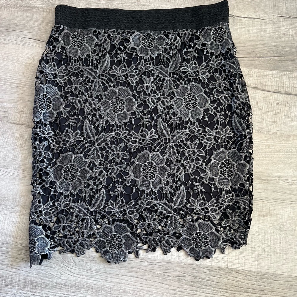 Pencil skirt. Black and silver/gray.